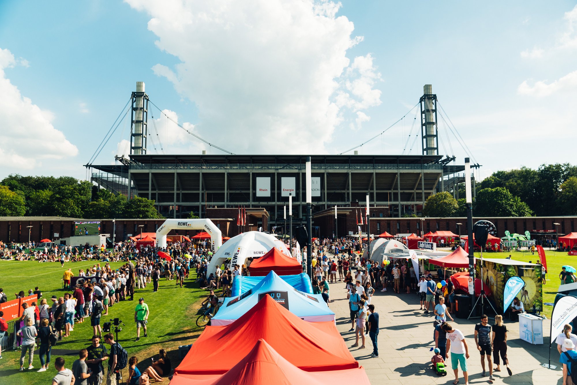 Fan und Familienfest vor dem Kölner Stadion beim COME TOGETHER CUP