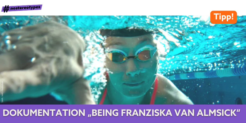 Franziska van Almsick beim Schwimmen, davor steht der Titel der Dokumentation Being Franziska van Almsick.