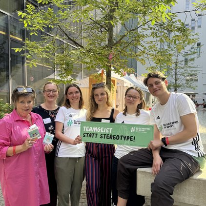 Talente statt Stereotype 👏
Gemeinsam präsentierten sich @der_girlsday , @der_boysday und Klischeefrei im Sport unter... Talente statt Stereotype 👏
Gemeinsam präsentierten sich @der_girlsday , @der_boysday und Klischeefrei im Sport unter...